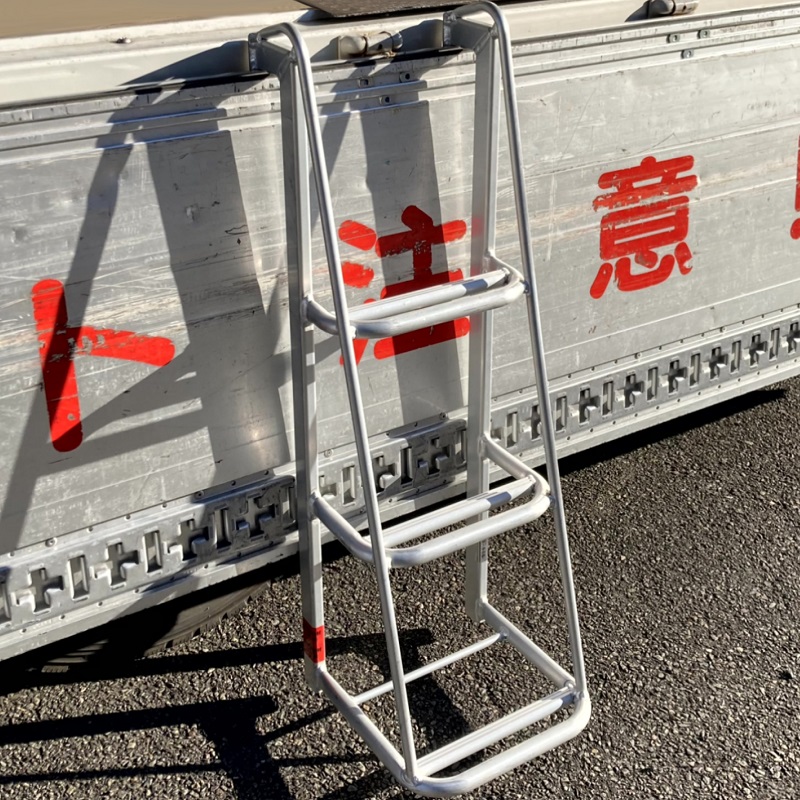 【ステップ】軽い！使い易い！長持ちする！アルミトラック用ステップ TH-3-900 おすすめ オススメ 農業用具 頑丈 丈夫 災害 行事 屋台 アルミニウム アルミニウム製 オリジナル アルミ材 耐久